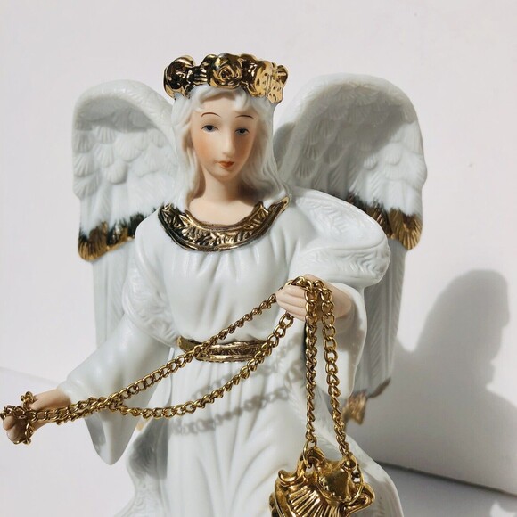 Vintage TRADITIONS Collectable PORCELAIN ANGEL. Gold Hand Painted Accents - Picture 4 of 9